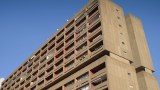 Arbeitsloser Brite baut Plattenbau-Palast.