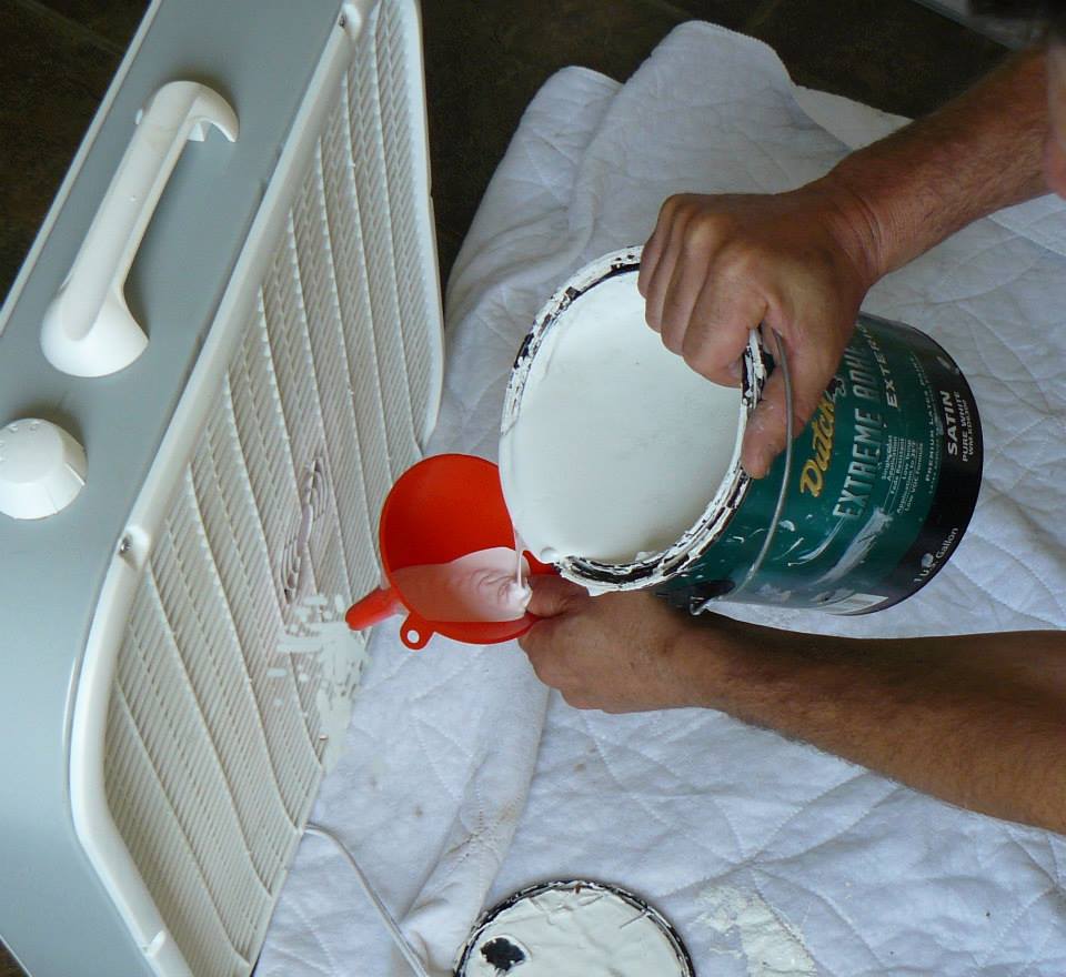 Blöder Lifehack: Wand mit Ventilator streichen.