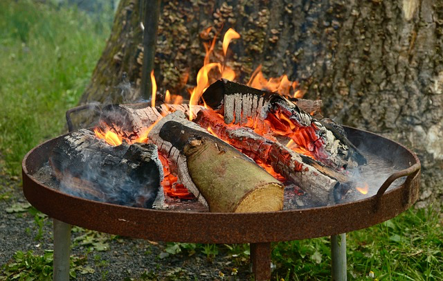 Feuerschale im Garten aufstellen. Was muss man beachten?