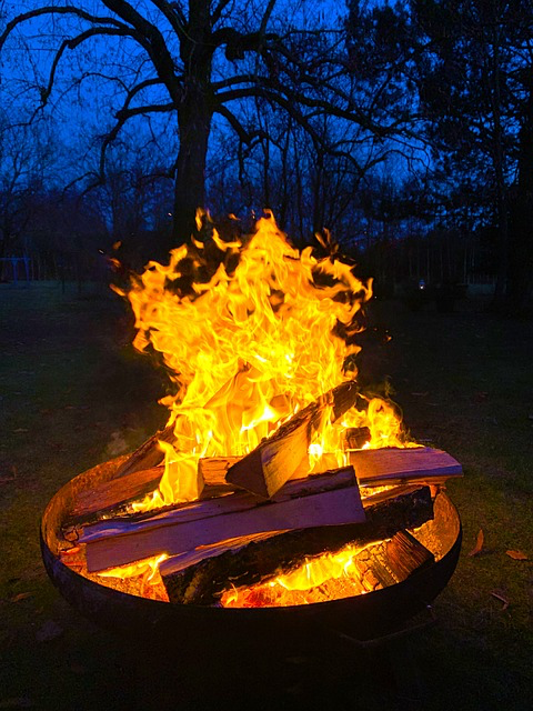 Feuerschale im Garten aufstellen. Was muss man beachten?