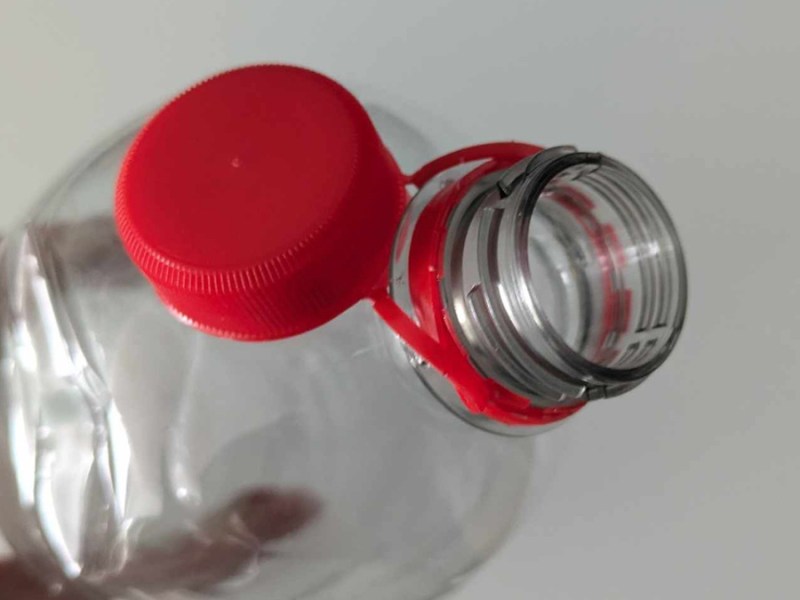 Nerviges Problem mit dem Deckel einer PET-Flasche.