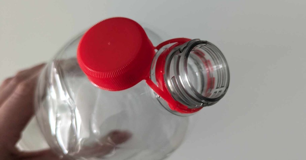 Plastikflasche mit Deckel.