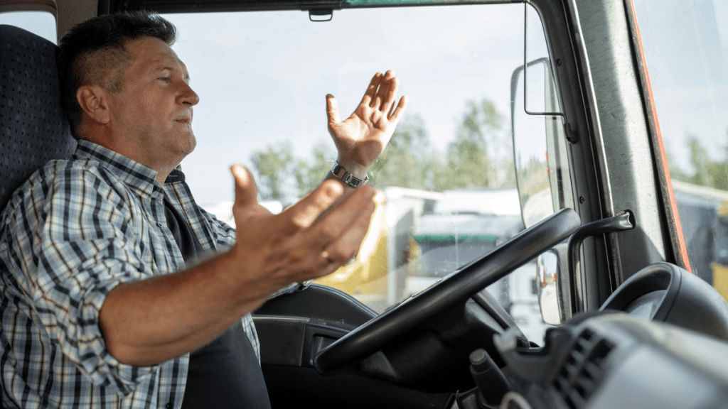 Ein Autofahrer, der sich beschwert.