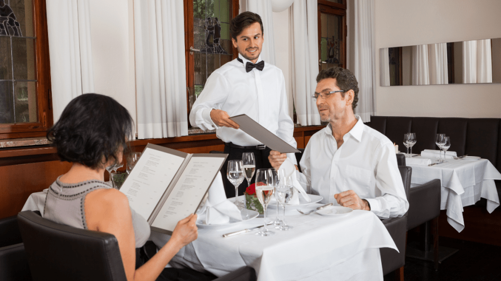 Ein Pärchen im Restaurant.